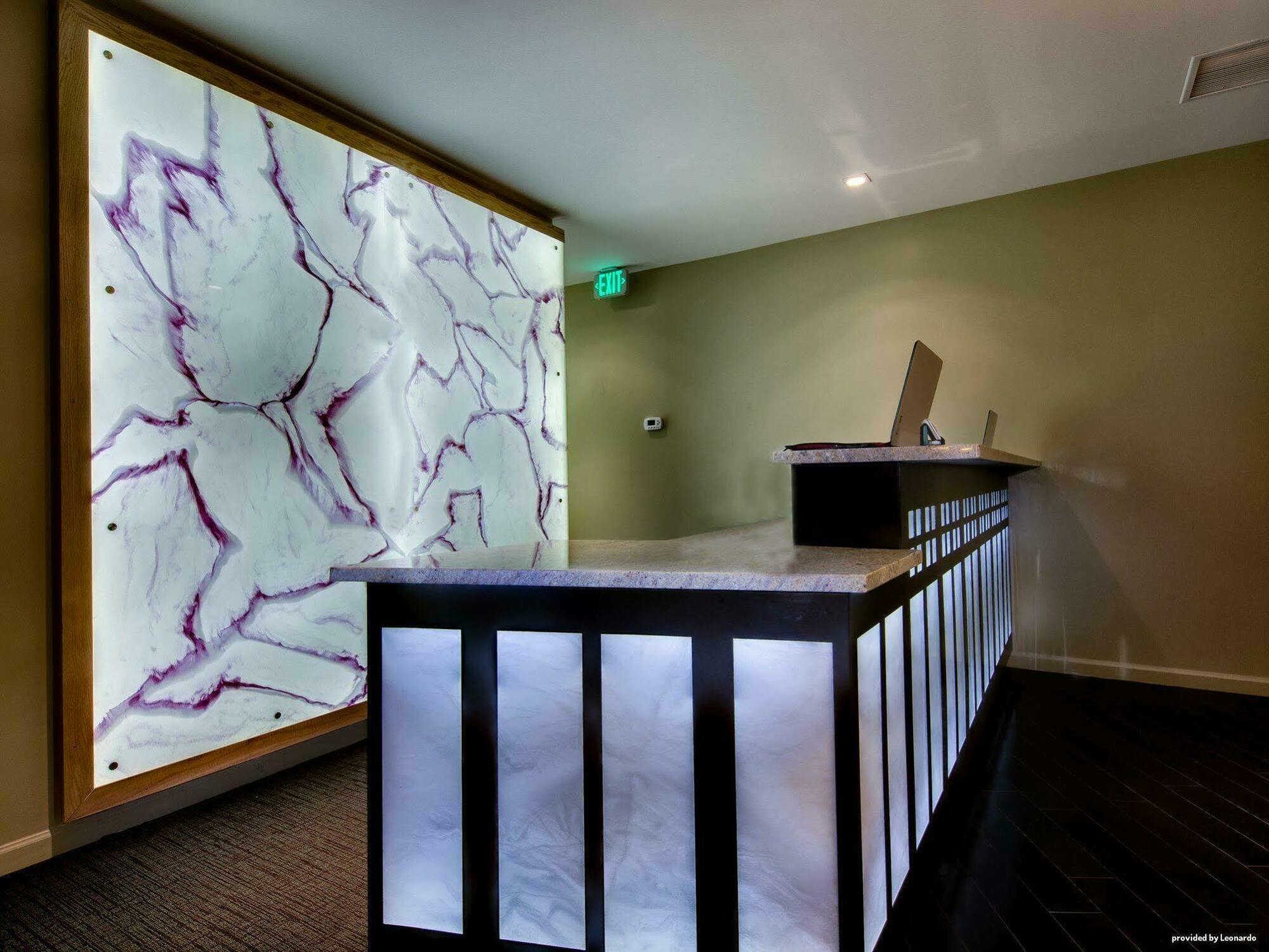 Best Western Plus Boulder Inn Interior photo